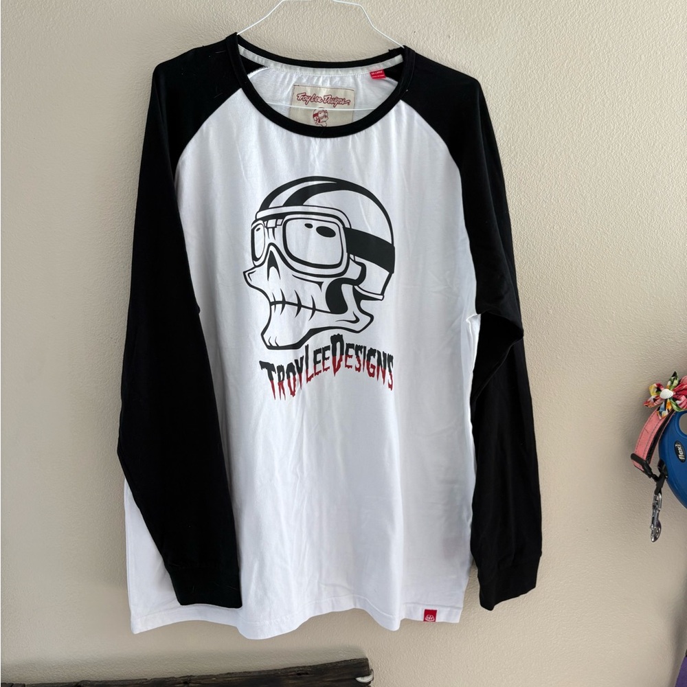 Men’s 2xl White and black Long Sleeve Shirt